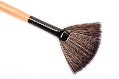 Beyaz bitti izole çeşitli makyaj fırçaları. ahşap makyaj fırçaları. Duo fiber Vakfı makyaj fırça. Stil. Moda. Son saatlerinde yanında bulunanlar. Kozmetik.