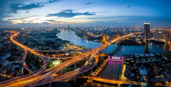 Letecký Pohled Bhumibol Visutý Most Přejet Chao Phraya Bangkoku Auto — Stock fotografie