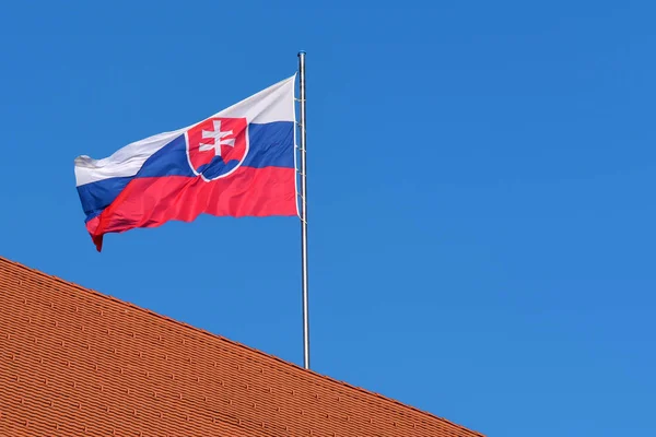 National Flag Slovakia Developing Wind Clear Blue Sky Bratislava Castle — Stock Photo, Image