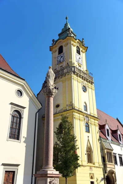 Bratislava Eski kasabasında antik belediye binası. Slovakya. 