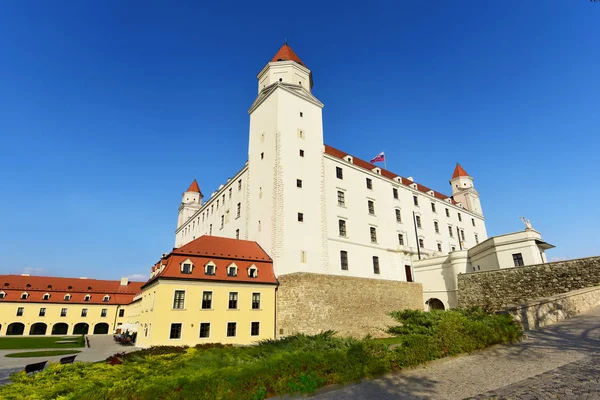 Bratislava kalesi, geç Gotik tarzında inşa edilmiştir. Bratislava. Slovakya.