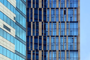 Ofis binasının pencereleri. Soyut kompozisyon.