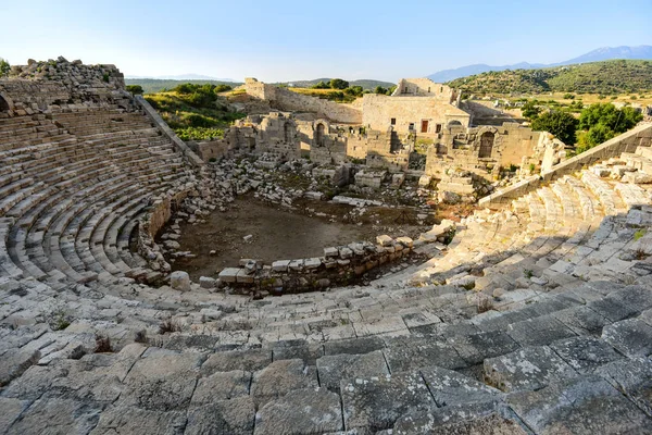 Antik Likya kenti Patara'da antik bir amfitiyatronun kalıntıları.