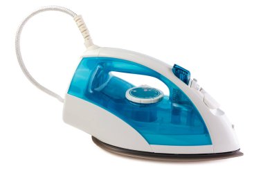 Elektrik ütüsü izole edilmiş beyaz arka planda duruyor. Metnin ya da imzan için boş yer var.