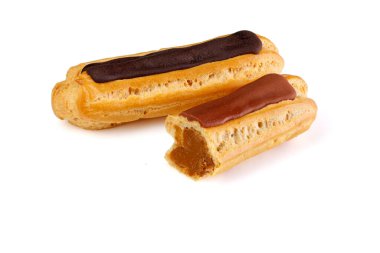 Beyaz arka planda izole edilmiş ekler. Lezzetli Fransız tatlısı. Tatlı tatlı. Tam alan derinliği.