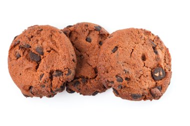 Beyaz arka planda izole edilmiş çikolatalı kurabiyeler. Tatlı bisküviler. Ev yapımı pasta. .