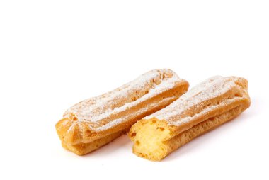 Beyaz arka planda izole edilmiş ekler. Lezzetli Fransız tatlısı. Tatlı tatlı. Tam alan derinliği.