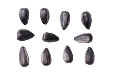 Beyaz arka planda izole edilmiş ayçiçeği tohumları. Yakın plan..