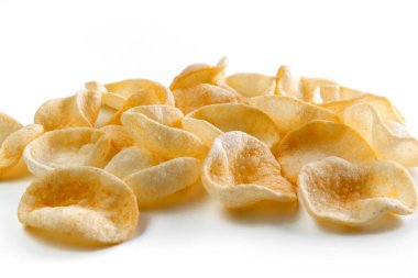 İzole edilmiş beyaz arka planda biberli patates çerezi. Yakın plan.