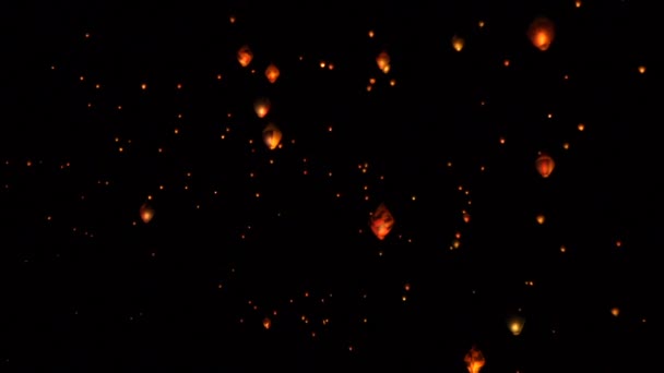 Diamond shaped flying lanterns fly in the dark sky — Stock Video