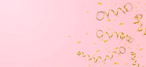 Modèle de célébration vectorielle avec serpentine et confettis et ruban de carnaval . — Image vectorielle