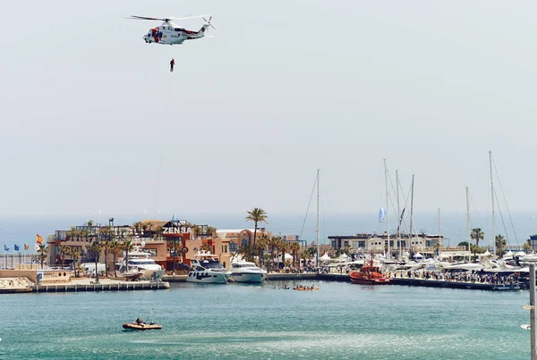 España Denia Abril 2018 Formación Salvadores Mar Puerto Con Ayuda Imágenes De Stock Sin Royalties Gratis