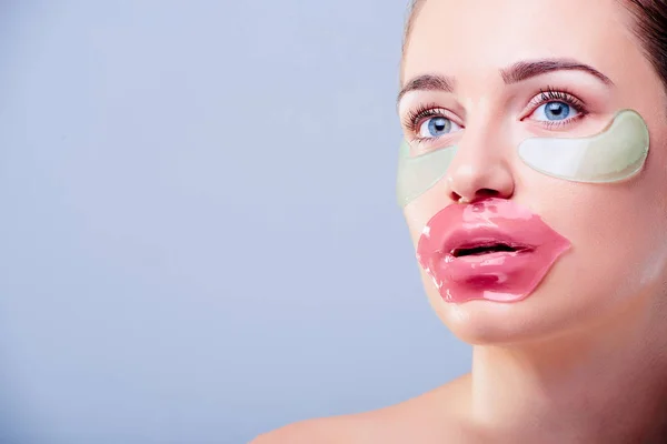 Primer Plano Mujer Con Maquillaje Natural Parches Hidrogel Ácido Hialurónico — Foto de Stock