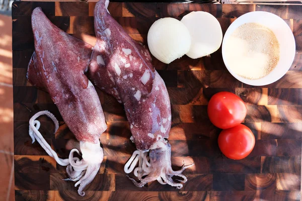 Vista Superior Calamares Con Verduras Sobre Fondo Madera Concepto Cocina — Foto de Stock