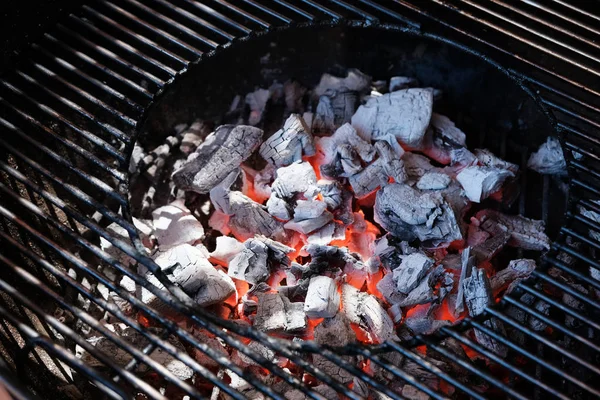 Schwelende Glut Auf Einem Grill Lebensmittelzubereitung Freien Flammen — Stockfoto