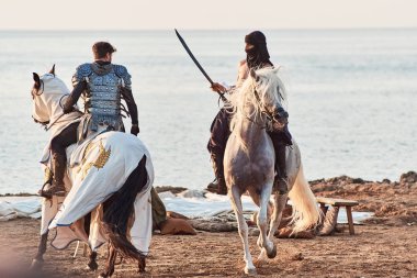 İspanya Denia 13 Ağustos 2018. Bayram Hıristiyanlar ve Moors, Denia şehir Beach'te kırlarda iniş için tarihi olayların sunumu