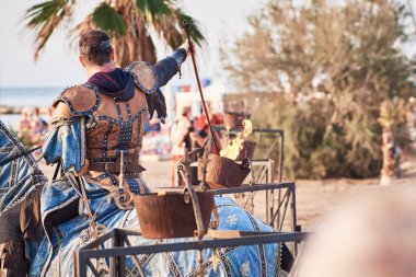 İspanya Denia 13 Ağustos 2018. Bayram Hıristiyanlar ve Moors, Denia şehir Beach'te kırlarda iniş için tarihi olayların sunumu