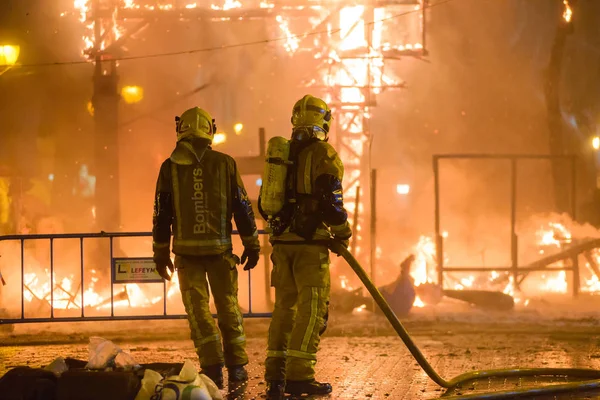Испания Дения Марта 2017 Время Сжигания Осадков Пожарные Следят Безопасностью — стоковое фото