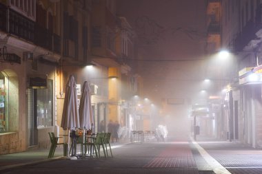 İspanya Denia 06 th Aralık 2018 gece fotoğraf Denia sokaklarda sis