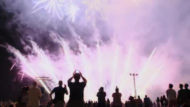 DENIA, ESPAÑA - 15 DE JULIO DE 2018: Fuegos artificiales musicales en Denia — Vídeos de Stock