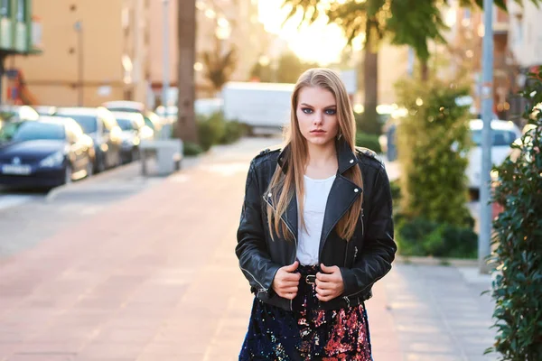 Beautiful young blonde woman wearing stylish black jacket — Stock Photo, Image