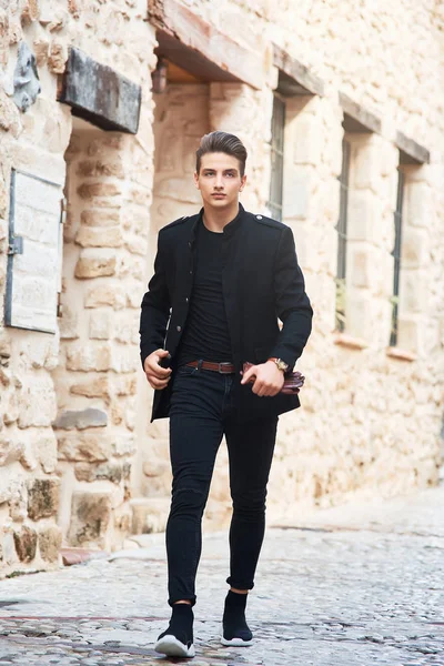 Ropa negra elegante hombre hotsell
