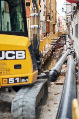 Denia, İspanya - 18 Kasım 2018: Bölge kanalizasyon sokak yeniden yapılanma sitesi