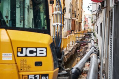 Denia, İspanya - 18 Kasım 2018: Bölge kanalizasyon sokak yeniden yapılanma sitesi