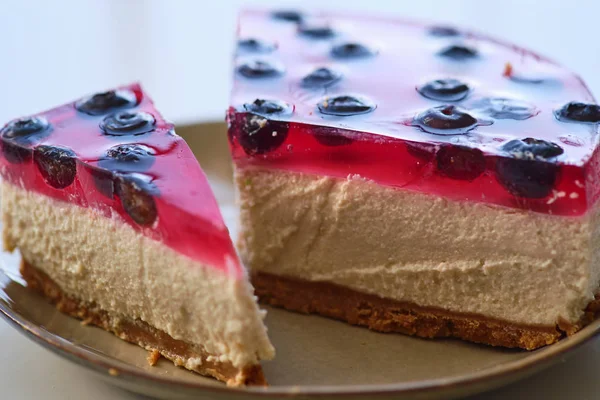 Bir tabakta cheesecake yakın çekim