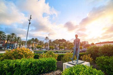 Denia, İspanya - 13 Haziran 2019: İspanyol kasabası Denia'da bir balıkçı anıtı