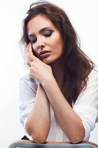 Tierno Retrato Una Hermosa Mujer Sobre Fondo Blanco Una Camisa — Foto de Stock