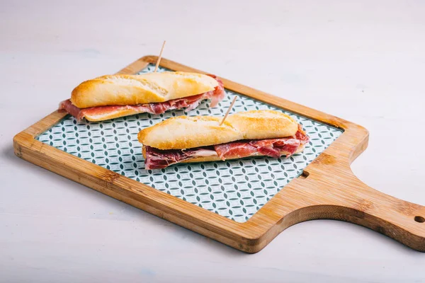 Sándwich Típico Jamón Serrano Ibérico Bocadillo Jamón Jamón Bellota Guijuelo — Foto de Stock