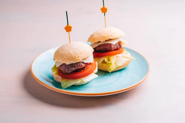 Ínyenc Marhahús Mini Hamburger Tányéron — Stock Fotó