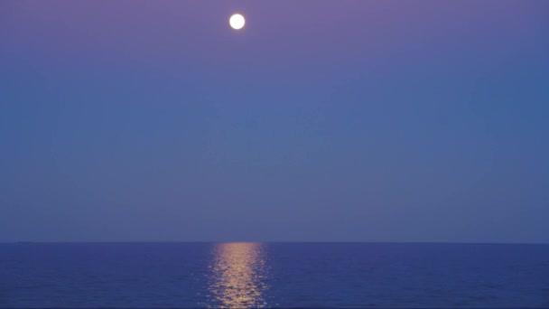 Paesaggio panoramico del mare orizzonte e luna movimento sera umore e ispirazione — Video Stock