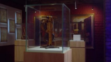 Onun sanat ve bilim clockwork buluş ve Mona Lisa Leonardo Da Vinci Exhibition Hall adanmış
