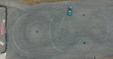 Yarış arabası yarış parça üstten görünüm üzerinde