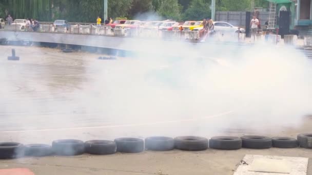 Kijów, Ukraina - 17 sierpień 2018: Spalony opony w drifting championship — Wideo stockowe