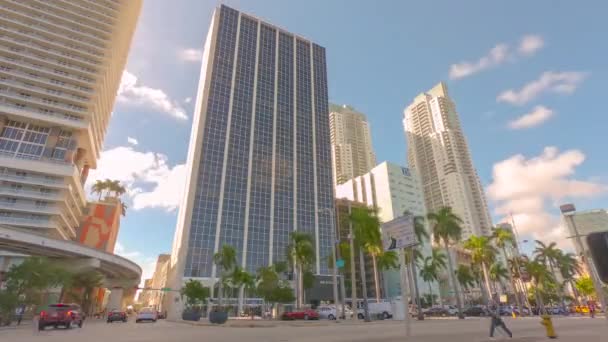 Miami, Florida - 20 de FEB de 2019: Ciudad timelapse con centro de negocios rascacielos — Vídeo de stock