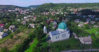 Yaz günü kilise cityscape eski şehir