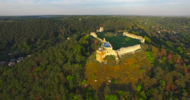 Slott stadsbilden före solnedgången ruiner flygvy — Stockvideo