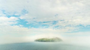 Bar Harbor Maine Yalnız yeşil ada derin sis kefen
