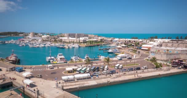 Kings Wharf, Bermuda İrlanda Adası - 20 Nisan 2019: Tersane ve Ulusal Bermuda Müzesi — Stok video