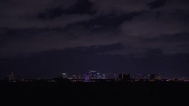 Fort Lauderdale, Florida 'da deniz kenarından gece manzarası