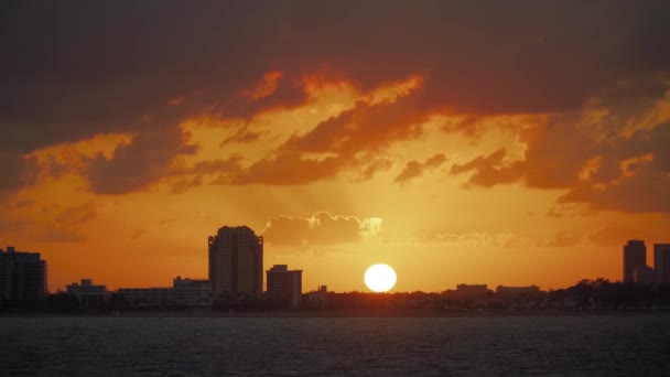 Захід сонця з океану в Форт-Лодердейл, Флорида. — стокове відео