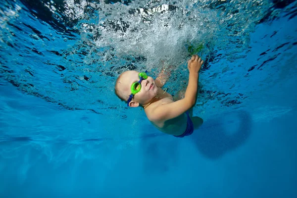 Happy Baby Swims Plays Water Pool Air Bubbles Portrait Underwater — Stock Photo, Image