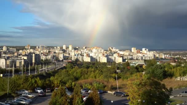 Regenboog Regen Stad Van Belgorod Prachtig Uitzicht Stad Bij Zonsondergang — Stockvideo