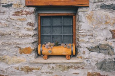 İtalya eski kırsal evlerin ahşap windows çok. Mimar kavramı. 