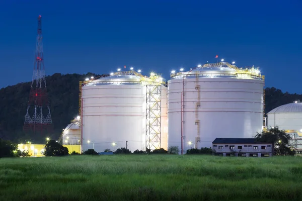 Opslagtanks Van Aardgas Olietank Een Industrieel Bedrijf — Stockfoto