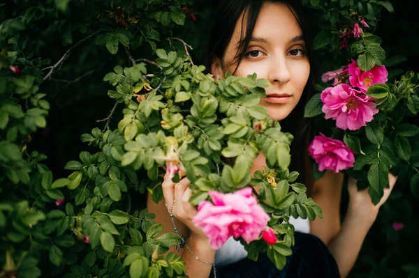 Portrait Young Woman Beautiful Flowers Botanical Garden — Stock Photo, Image