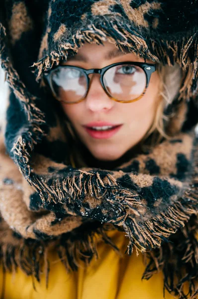 Portrait Belle Femme Lunettes Hiver — Photo